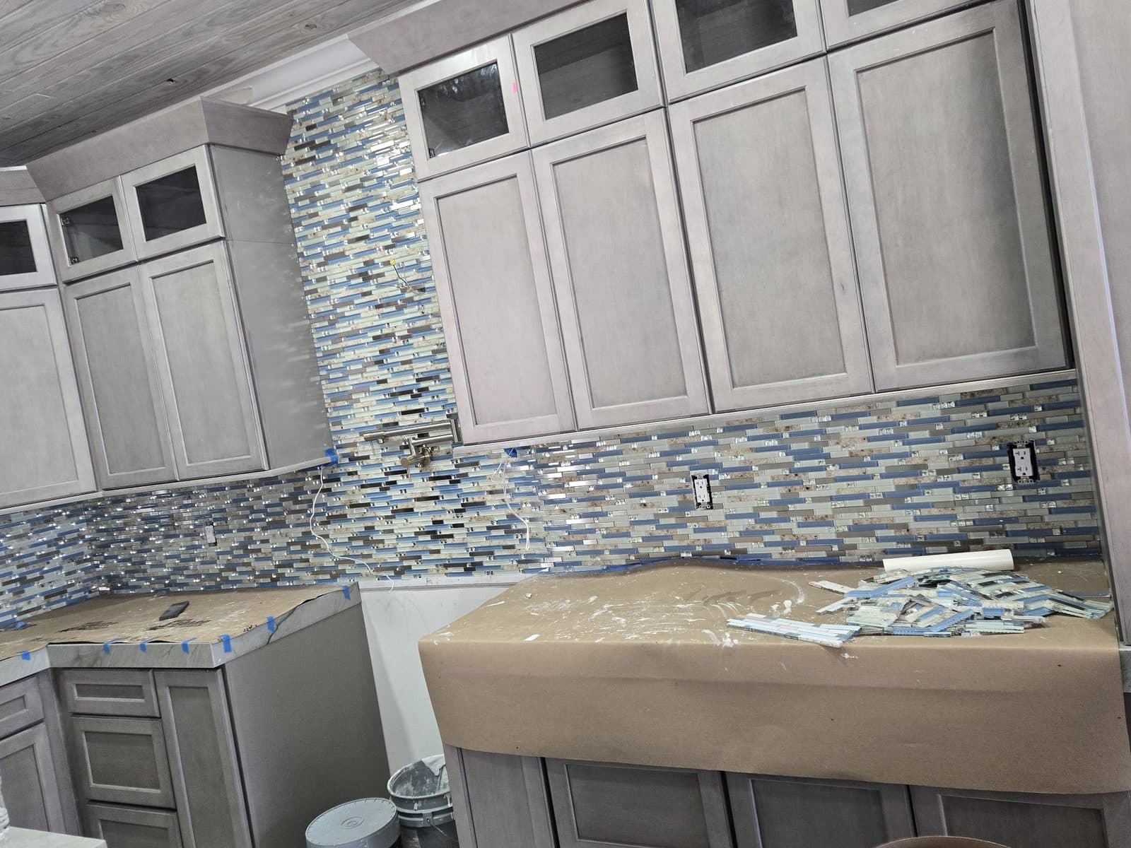 Bare wall to glass and stone linear mosaic backsplash — After